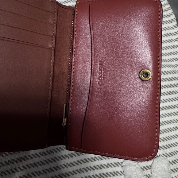 Coach wallet used - Picture 5 of 10
